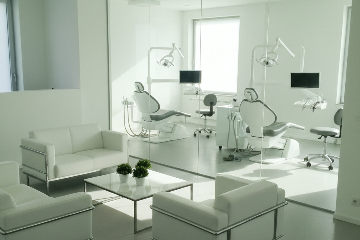 Zahnarztpraxis mit 3 Behandlungsstühlen in Nyon — Studi dentistici